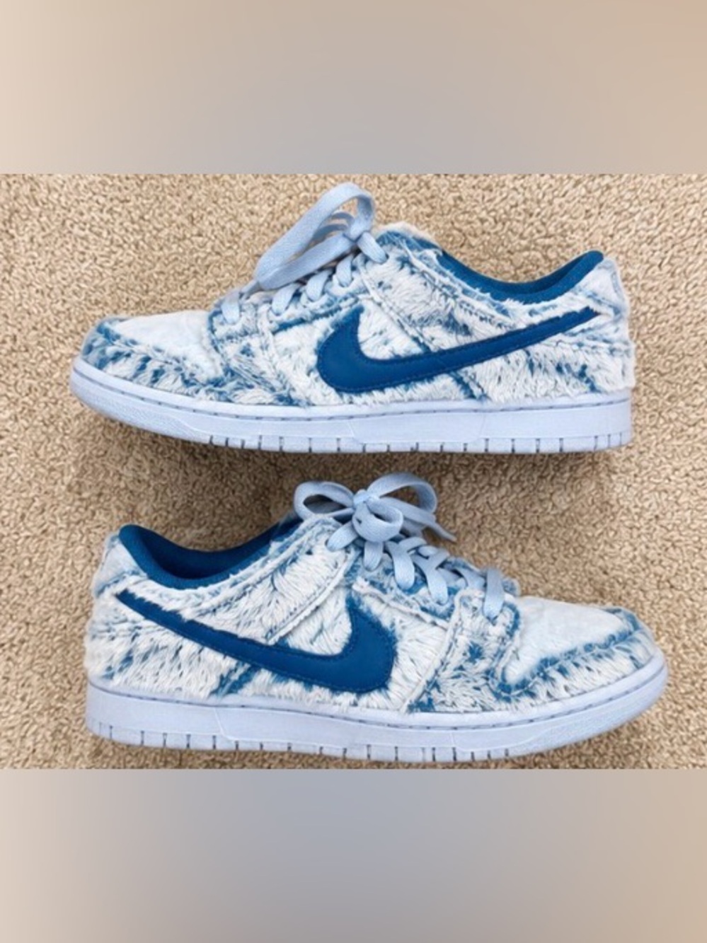 Nike KIDS 🧸Fuzzy Faux Fur Sneakers Blue White – Lightly Worn
